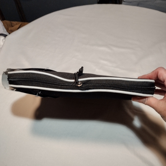 Official Cincinnati Reds Steal Baseball 28" Expandable Duffel Bag - Picture 3 of 12